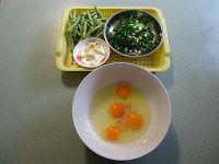 葱香鸡蛋炒豆角的做法步骤2